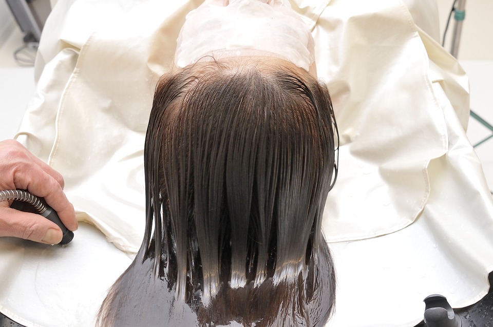 是什么原因导致油性头皮 如何治疗油性头皮 美发 水葫芦健康网